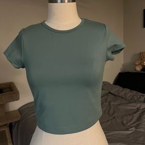 cropped fitted sports shirt